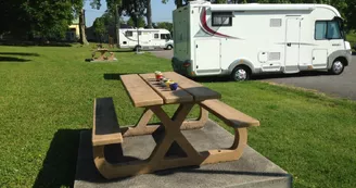 Aire de services camping-cars Roullet -Saint-Estèphe